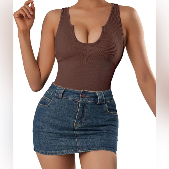 NWOT NOTCH NECK RIBBED SEAMLESS PADDED SLEEVELESS BODYSUIT IN BROWN SIZE MEDIUM - Picture 2 of 16